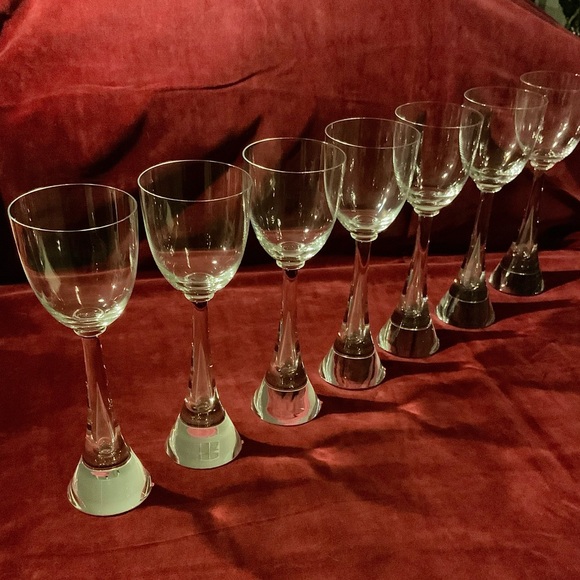 A SET OF SEVEN DANISH MODERN STYLE WINE GLASSES, LATE 20TH CENTURY - Picture 3 of 4